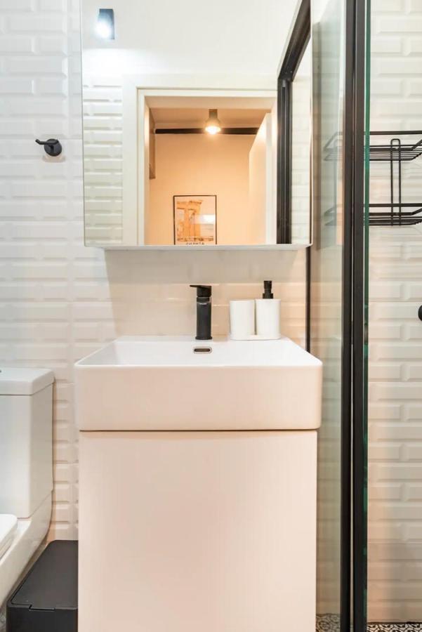 Cute Tiny Apartment In The Heart Of Flisvos 아테네 외부 사진
