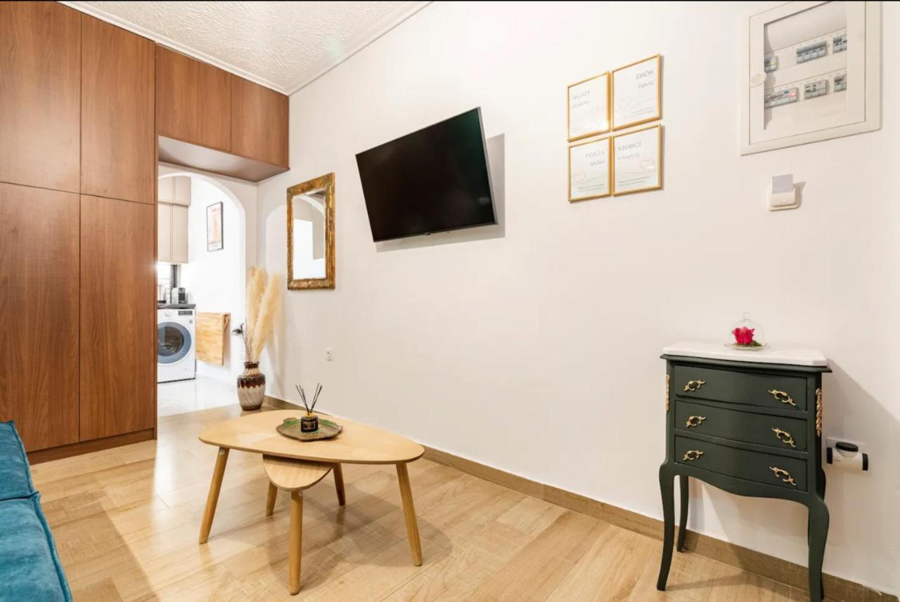 Cute Tiny Apartment In The Heart Of Flisvos 아테네 외부 사진