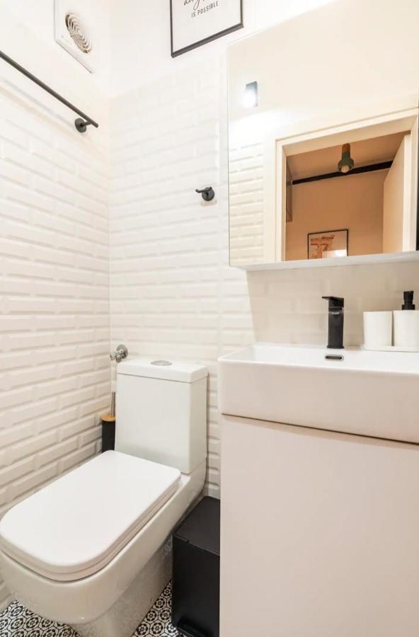 Cute Tiny Apartment In The Heart Of Flisvos 아테네 외부 사진